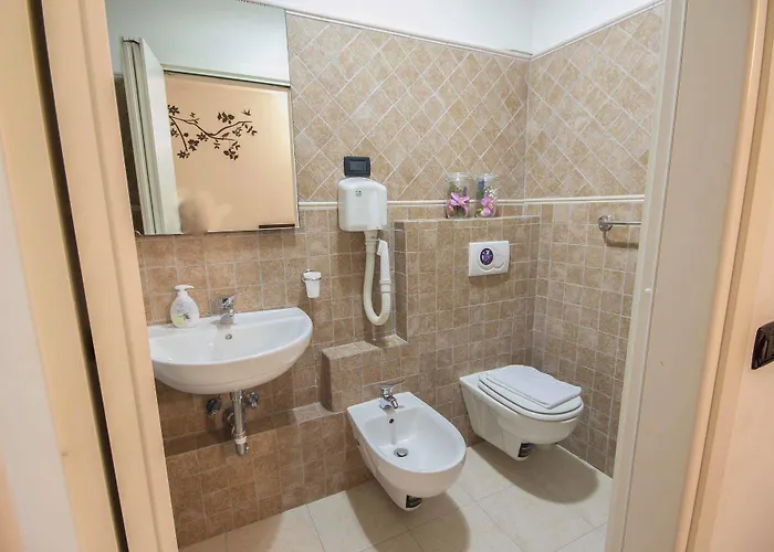 The Tramp בית הארחה